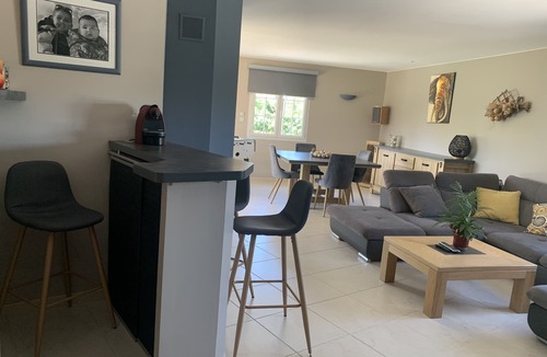 Entraigues-sur-la-Sorgue House | HOUSE WITH GARDEN AND HEATED POOL/SPA. NEAR AVIGNON