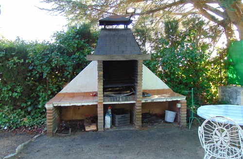 Miraflores de la Sierra Cottage | House in Miraflores, for groups with pool, barbecue, bar, billiards, pi