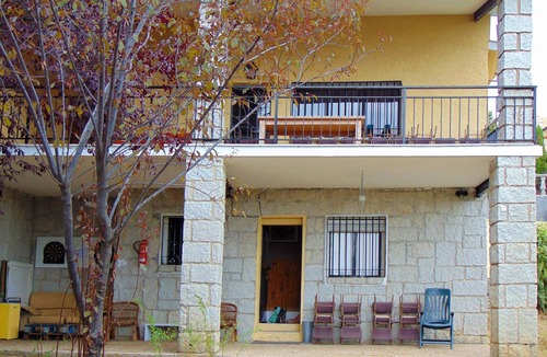 Miraflores de la Sierra Cottage | House in Miraflores, for groups with pool, barbecue, bar, billiards, pi