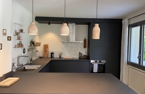 Carpentras House | House renovated in 2021 by an interior designer in the heart of an oak grove