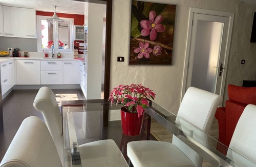 Agaete House | House with heated pool and jacuzzi, groups, families with pets and views.