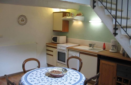 Montfavet Apartment | House with garden