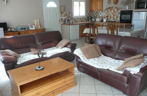Collias House | House with terrace, garden and swimming pool and the river 10 mins walk .