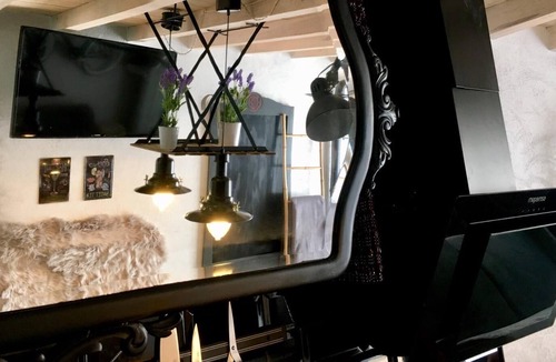 Velliza House | Housing with wifi and netflix. Ideal location to know the province