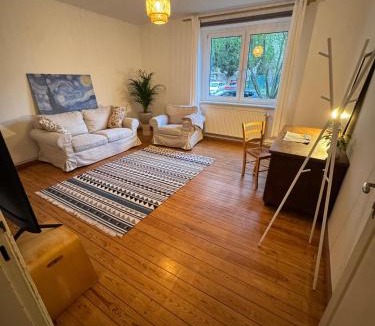 Innenstadt Apartment | HYGGE - 100qm Wohnung in bester Lage mit Parkplatz und Balkon