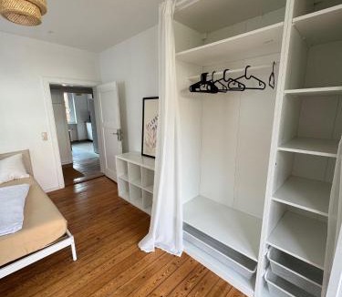 Innenstadt Apartment | HYGGE - 100qm Wohnung in bester Lage mit Parkplatz und Balkon