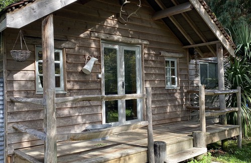 Wareham Cabin | Idyllic Forest Log Cabin with Hot Tub