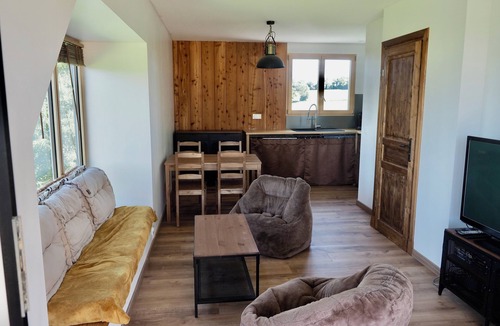 Gan Apartment | In the heart of nature, quiet, view of the Pyrenees with terrace