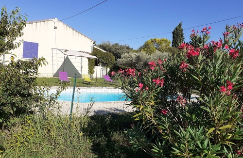Pernes-les-Fontaines Villa | Independent cottage in private air-fenced yard-pool Provence