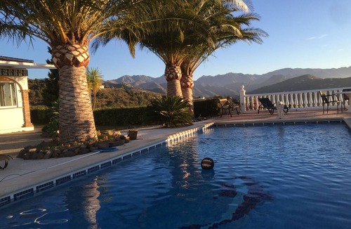 Sayalonga House | Intimate villa sea/mountain view 40 m² pool palm trees free WiFi AC heating sauna fireplace