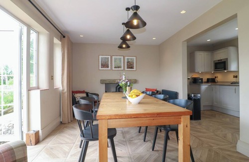 Hopton Cottage | Ivet Lowe