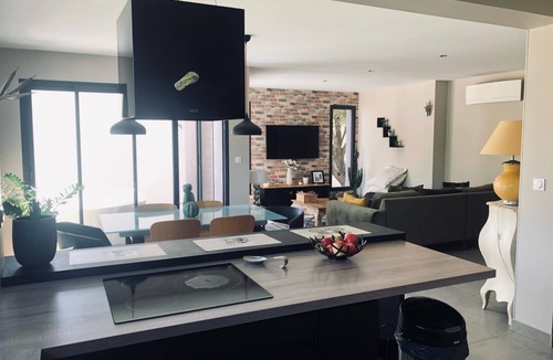 Poulx Villa | Jolie Villa Contemporaine Dans UN Quartier Très Calme EN Face DE LA Garrigue
