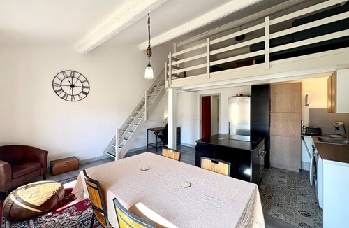 Quartier Administrations Apartment | L'Atelier Violette, 1 bedroom with A/C