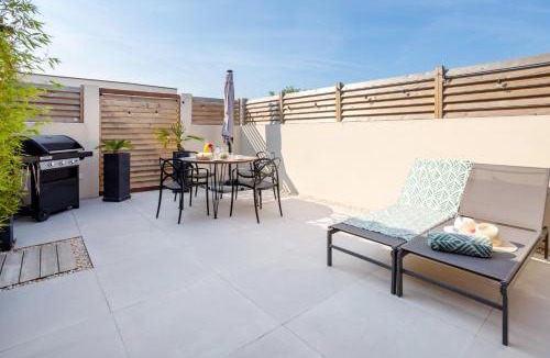 Le Somail Apartment | L'entre deux-suite romantique - jacuzzi privatif - clim réversible - wifi