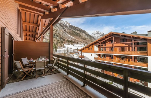 Vallorcine Apartment | l'Ours Bleu B33 ski -in ski -out, Vallorcine (Argentiere), France