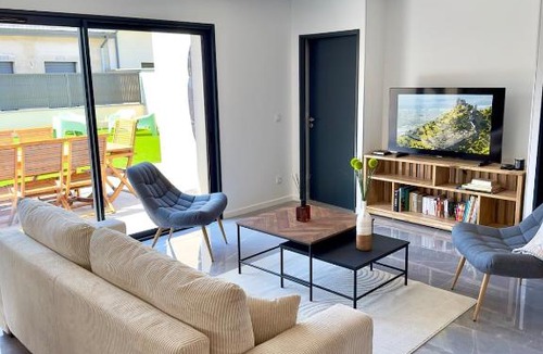 Charmes-sur-Rhone Villa | La Charmésienne - Modern villa with pool
