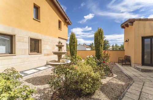 Espeja de San Marcelino House | La Dehesa de Santa Ursula 1