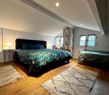 Saint-Martin-de-Londres Apartment | La Suite