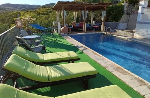 Macastre Villa | Large Modern Villa, Great For All The Family, Private Pool and Lots More