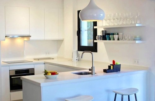 Buenas Noches Apartment | Large Sea View 3 Bed Apt, Shared Pool, Beach Opposite, Aircon, WiFi