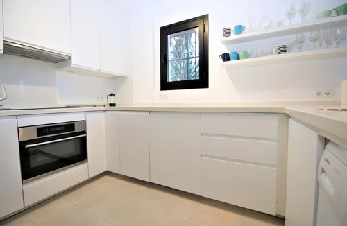 Buenas Noches Apartment | Large Sea View 3 Bed Apt, Shared Pool, Beach Opposite, Aircon, WiFi