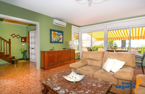 Comarruga House | Large villa with barbecue 50m from the beach!