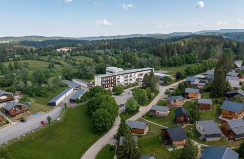 Saint-Laurent-en-Grandvaux Apartment | Le Chemin du bois - Station de ski accessible à pied et piscine