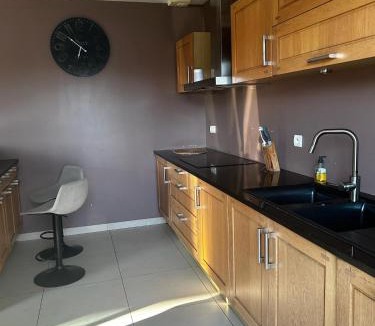 Janneyrias Bed & Breakfast | le relai du parking fute