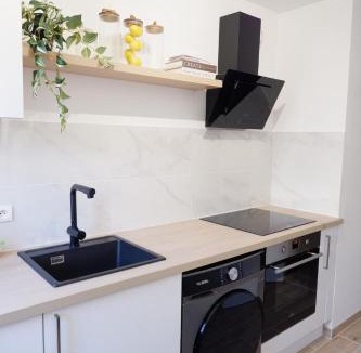 Courcouronnes Apartment | Le Sully Terrasse - Parking privé - 5min Gare RER