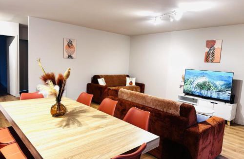 Bellegarde-sur-Valserine Apartment | Le Terracotta cocon moderne à 2 pas de la Gare ligne directe GENÈVE-LYON-PARIS