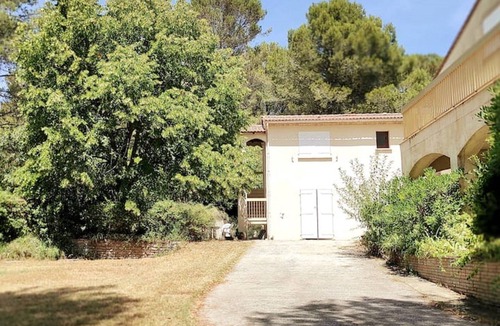 Les 3 Ponts Apartment | LE TRAJAN: Quiet & popular location; Swimming pool, garrigue, Provence.