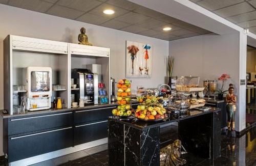 Saint-Laurent-des-Arbres Hotel | Le Ya'Tis