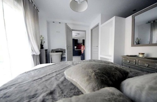 Les 3 Ponts Bed & Breakfast | LES HUPPES Guest rooms nestled in the heart of the garrigue with swimming pool