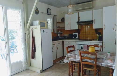 Salavas Cottage | Les Lauriers Roses 3*, cozy, greenery, jacuzzi, air conditioning, linens, near river.