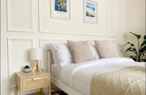 Poole Bed & Breakfast | Light house loft
