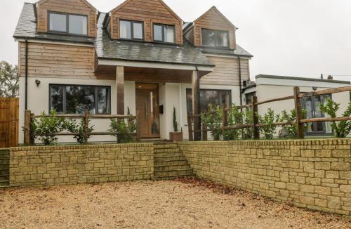 Calne House | Little Foxes