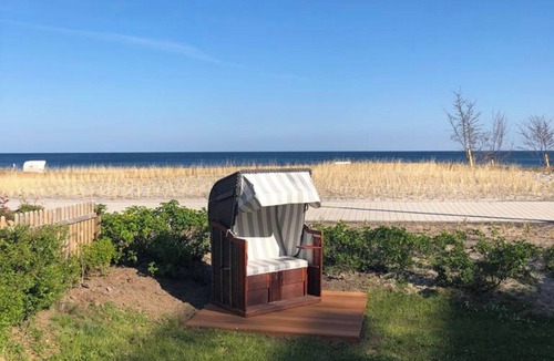 Grossenbrode Apartment | Living in the first row overlooking the sea & beach chair included