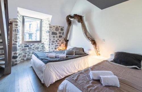 Nasbinals House | Lo d Ici, Gite de groupe et de Caractere