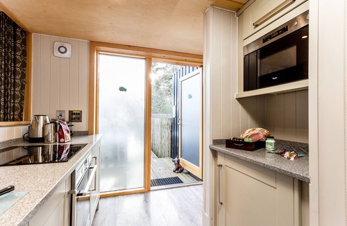 Corfe Castle Cottage | LODGE 16, pet friendly, luxury holiday cottage in Corfe Castle