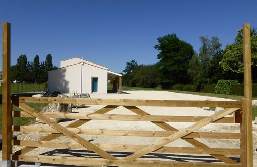 Saintes Cottage | Lodging 2 Gîte Madame CLIMATISE IN THE CALM OF THE GREAT VERSENNES