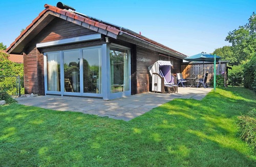 Damp House | Log cabin with W-LAN - large terrace with beach chair - - with fence in a quiet location