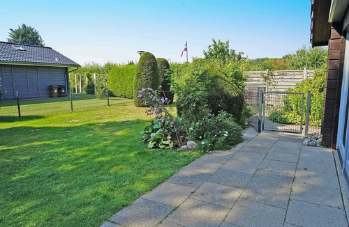 Damp House | Log cabin with W-LAN - large terrace with beach chair - - with fence in a quiet location