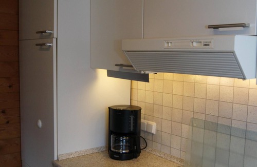 Damp House | Log house with large garden - WiFi included - only 5 minutes to the beach