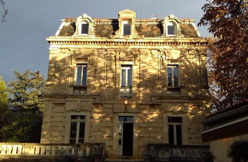 Villeneuve-les-Avignon Hotel | Logis Hôtel - Restaurant Résidence Les Cèdres