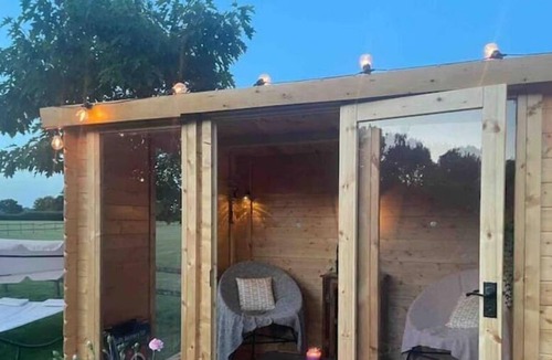 Sutton Valence House | Lottie's Luxurious Lodge, Dogs Welcome, Parking