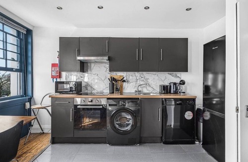 Bethnal Green Apartment | Lounge, Full Kitchen, Perfect for Large Groups
