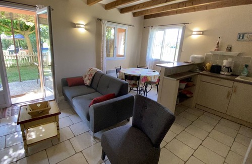 Saint-Saturnin-les-Avignon Cottage | Lovely 2 to 4 person rental, private pool 5000m2, 12km from Avignon