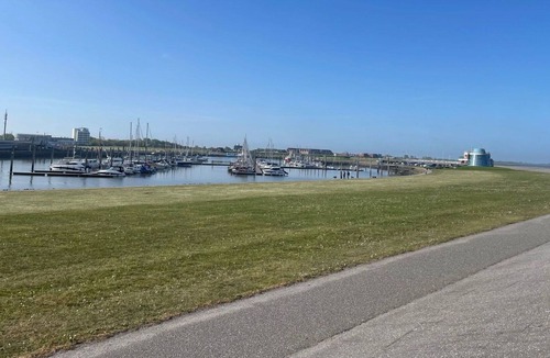 Norddeich Apartment | Lovely apartment for 2 people with WIFI, TV, balcony and parking