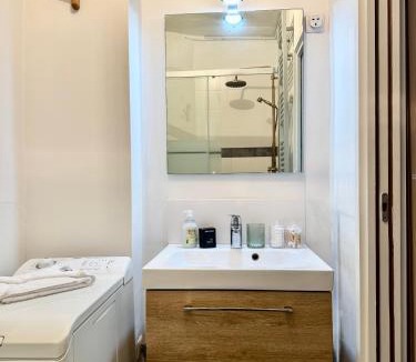 Quartier de la Goutte-d'Or Apartment | Lovely studio with balcony and spectacular Sacre-Coeur view
