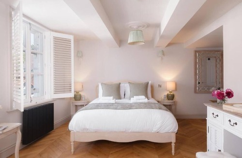 Whitchurch House | Lowcross House